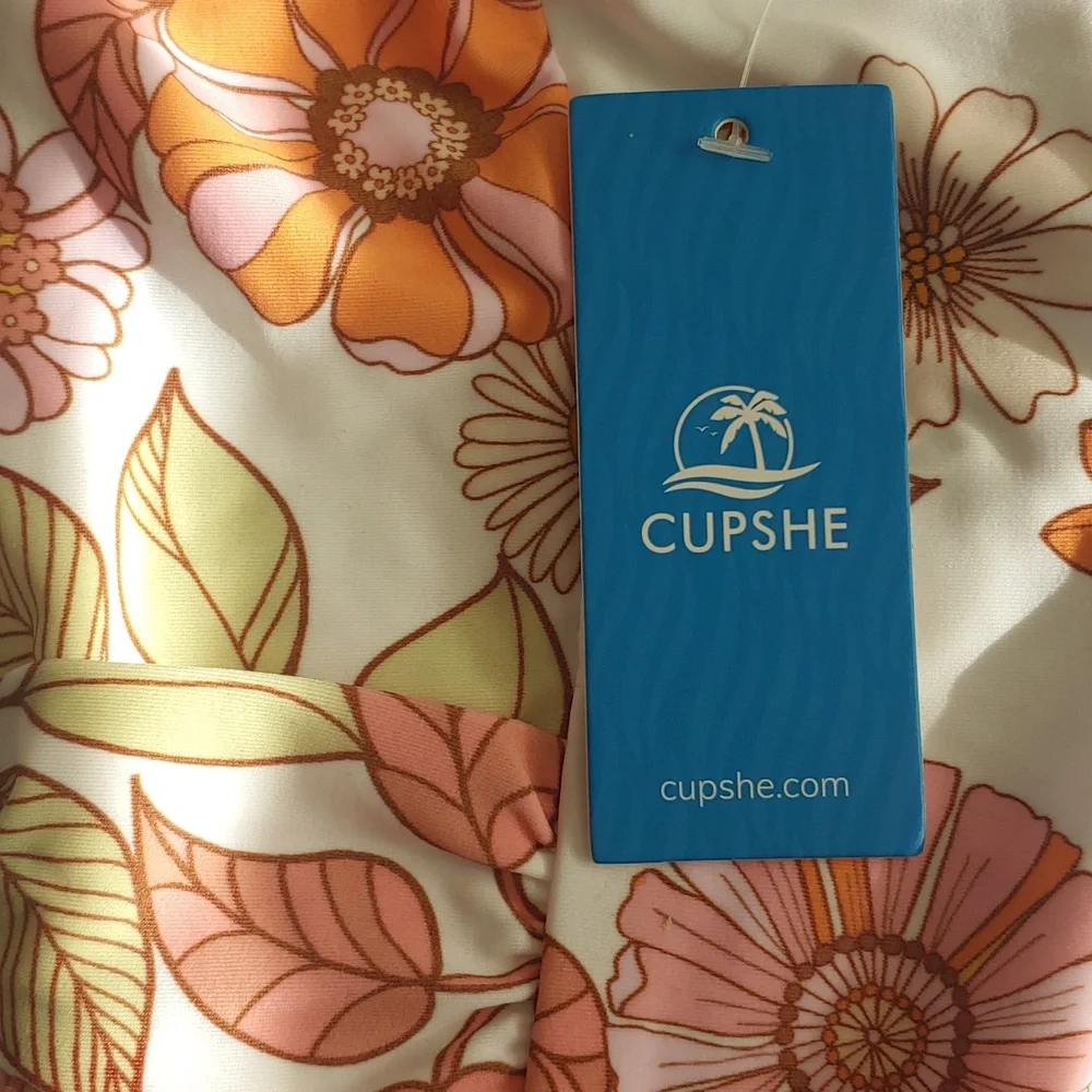 Cupshe One Piece Bathing Suit - Picture 8 of 10